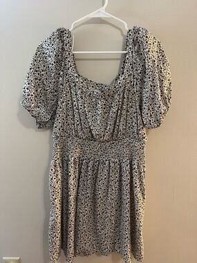 Old Navy Black and White Floral Puff-Sleeve Dress size L